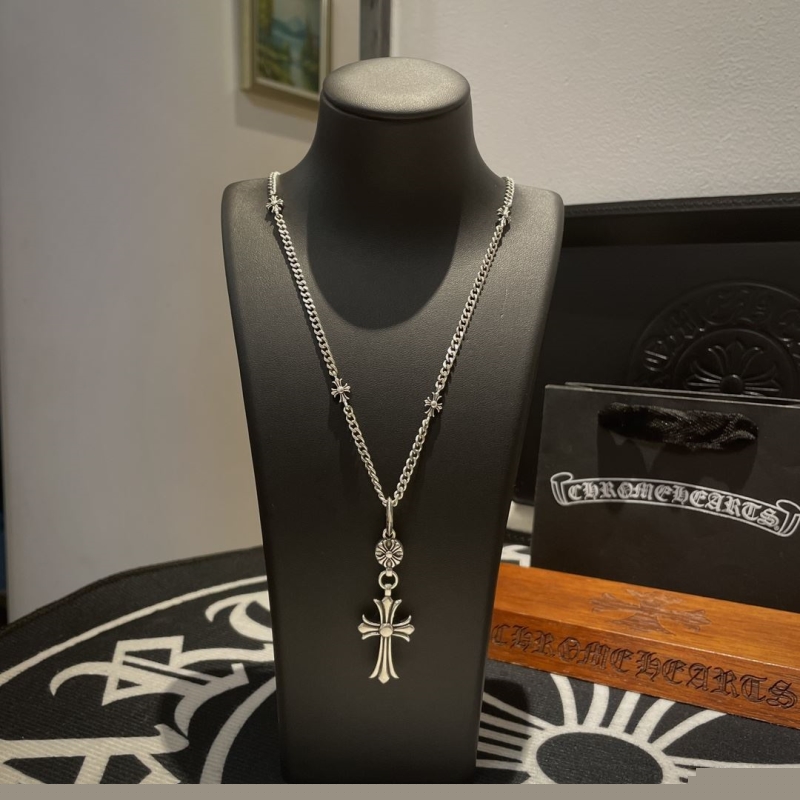 Ch**me He**ts necklaces